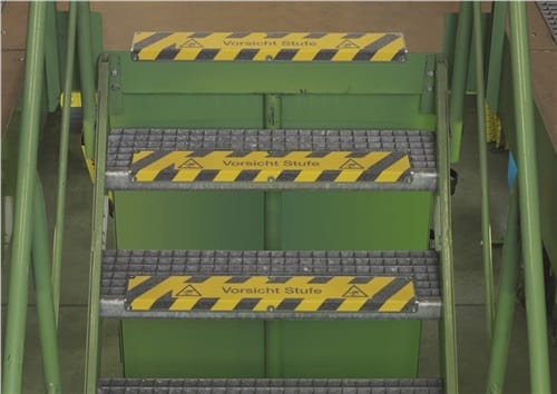 SFS Anti-Rutsch-Treppenprofil H30xB660xT110mm schwarz VA z.Aufschr.