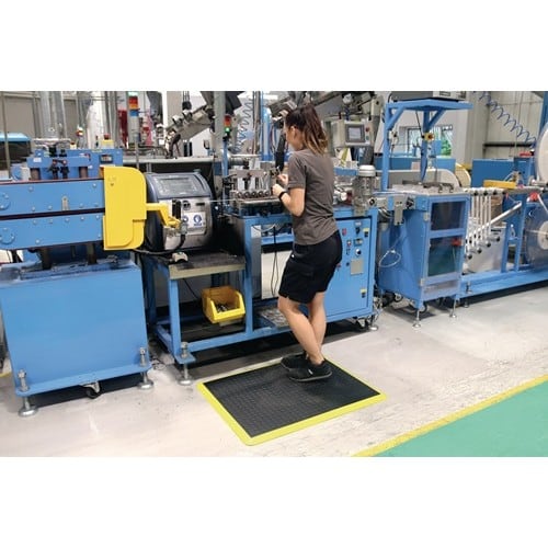 COBA Arbeitsplatzbodenbelag L1200xB900xS18mm schwarz m.gelben Streifen PU COBA