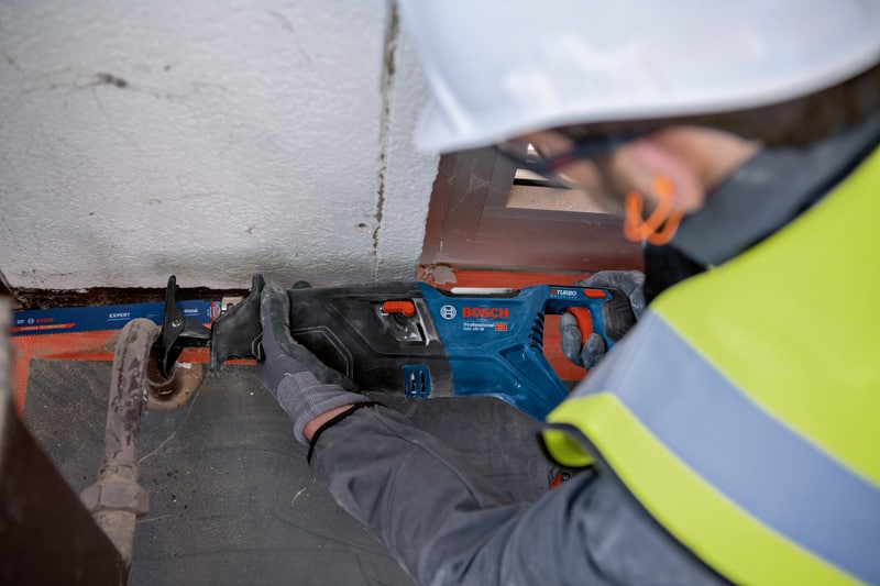 BOSCH Akku-Säbelsäge GSA 18V-28 mit L-BOXX