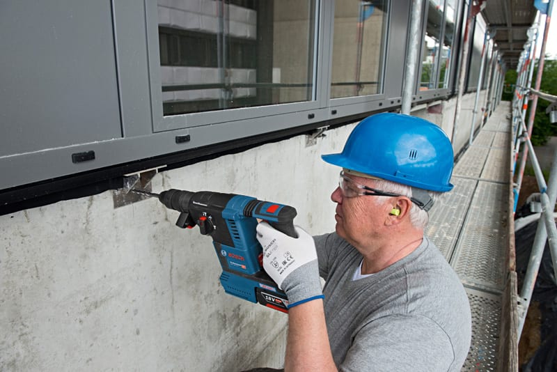 BOSCH Akku-Bohrhammer mit SDS plus GBH 18V-26 F: 2x Akku GBA 6.0Ah, Staubabsaugsystem