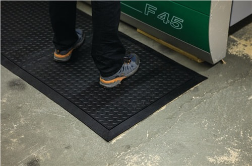 MILTEX Arbeitsplatzbodenbelag Fertigmatte L710xB780xS13mm schwarz Naturkautschuk