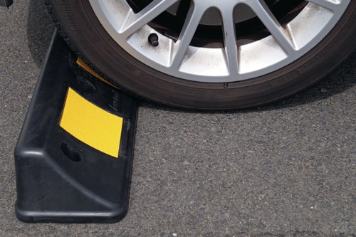 Radstopper L500xB160xH100mm PVC schwarz m.gelben Reflexstreifen