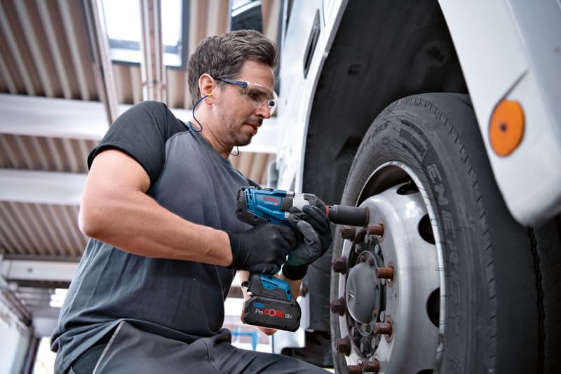BOSCH Akku-Drehschlagschrauber GDS 18V-1000 mit 2x Akku ProCORE18V 8.0Ah in L-BOXX