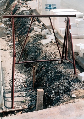 MÜBA Stahlrohr-Gerüstbock,lack.B120xH75cm 75-130cm m.Pfostenhalterung MÜBA