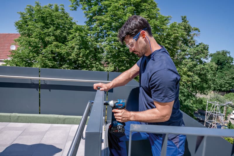 BOSCH Akku-Drehschlagschrauber GDS 18V-330 HC, L-BOXX 136, 1 x Bluetooth GCY 42
