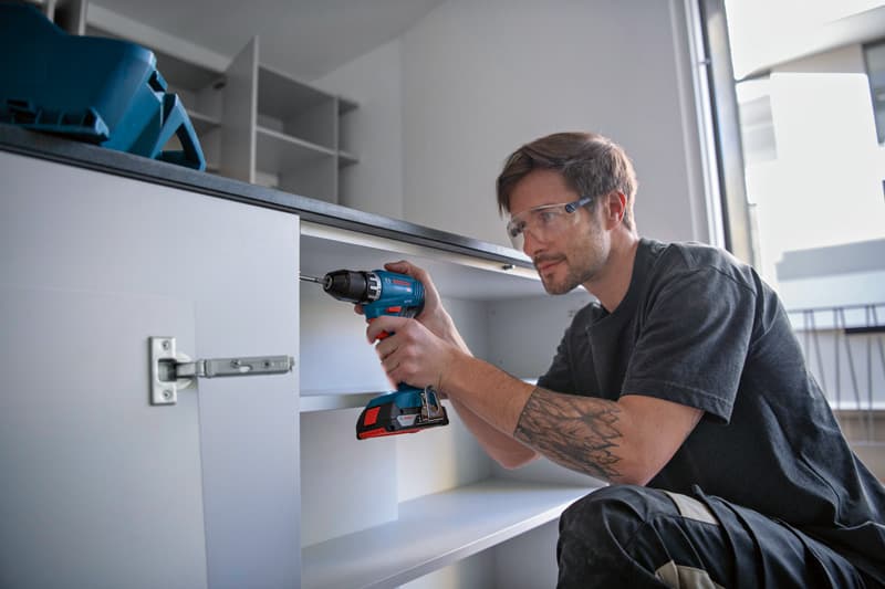 BOSCH Akku-Bohrschrauber GSR 18V-45, 2 Akku GBA 18V 3.0Ah, Ladg. u. L-BOXX