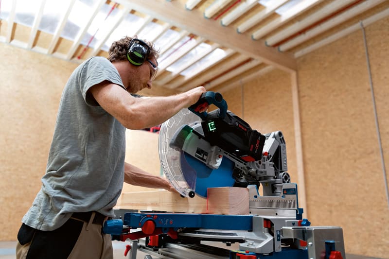 BOSCH Akku-Kapp- und Gehrungssäge BITURBO GCM18V-305 GDC