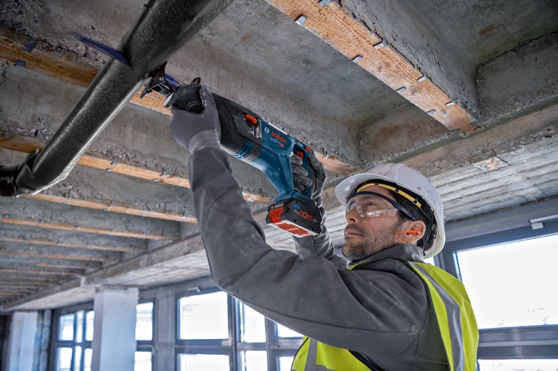 BOSCH Akku-Säbelsäge GSA 18V-28 mit L-BOXX