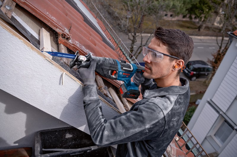 BOSCH Akku-Säbelsäge GSA 18V-28 mit L-BOXX