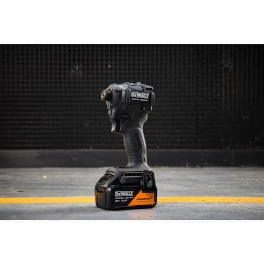 DEWALT® x McLaren F1 Team 18V XR® Brushless Schlagschrauber – 2×5Ah
