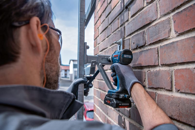 BOSCH Akku-Drehschlagschrauber GDS 18V-330 HC, L-BOXX 136, 1 x Bluetooth GCY 42