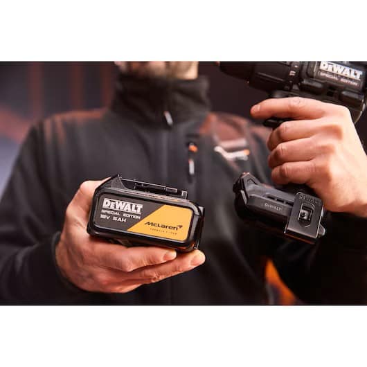 DEWALT® x McLaren F1 Team 18V XR® Brushless Schlagbohrschrauber – 2×5Ah