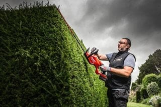 MILWAUKEE M18™ FUEL™ Akku-Heckenschere 75 cm M18FHET75G2-802