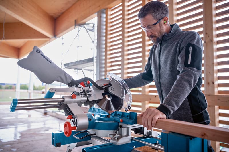 BOSCH Akku-Kapp- und Gehrungssäge BITURBO GCM 18V-254 D