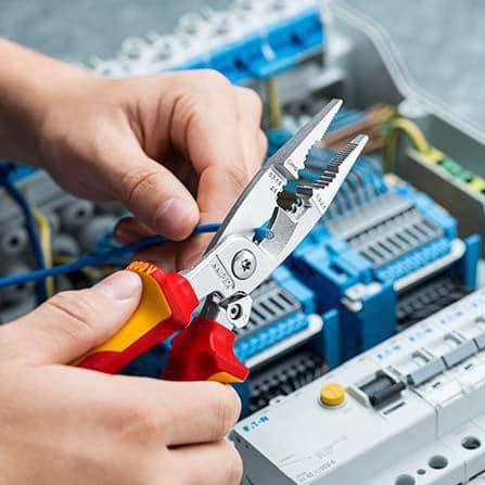 KNIPEX Elektroinstallationszange L.200mm VDE verchr.Mehrkomp.-Hüllen m.Öffnungsf.KNIPEX