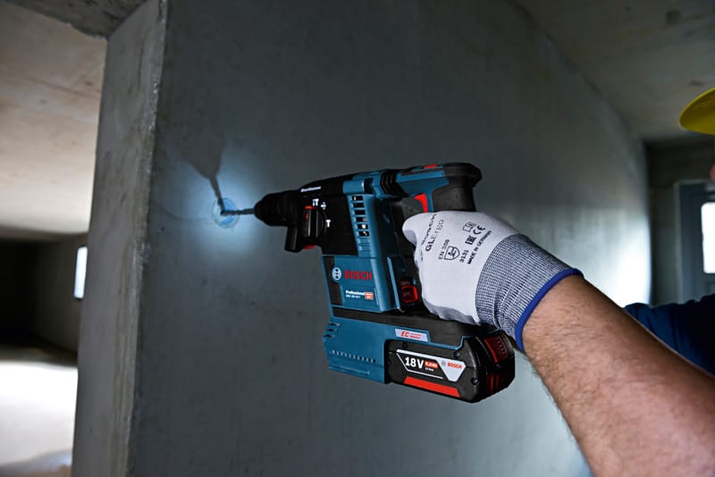 BOSCH Akku-Bohrhammer mit SDS plus GBH 18V-26 F: 2x Akku GBA 6.0Ah, Staubabsaugsystem