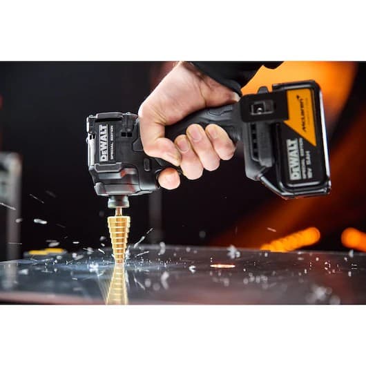 DEWALT® x McLaren F1 Team 18V XR® Brushless Twin Kit – 2 x 5Ah